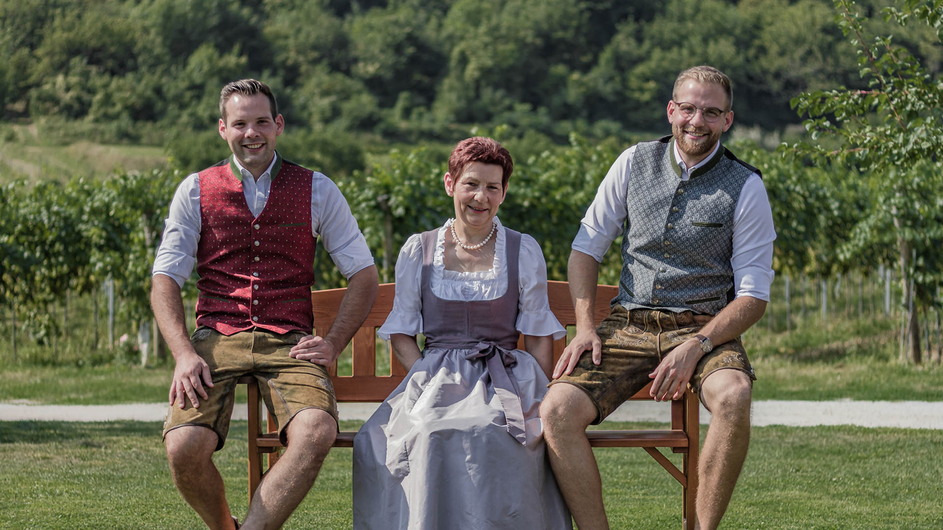 Familie Rehrl-Fischer im Weingarten